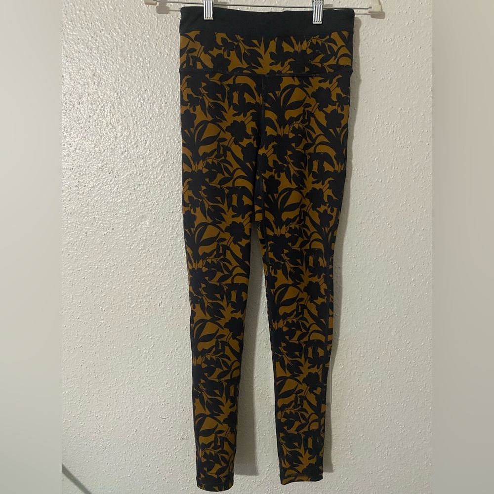 Mono B floral leggings NWOT